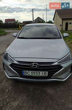Седан Hyundai Elantra 2019 в Львові