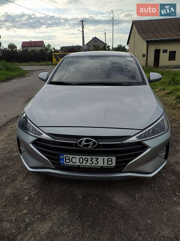 Седан Hyundai Elantra 2019 в 