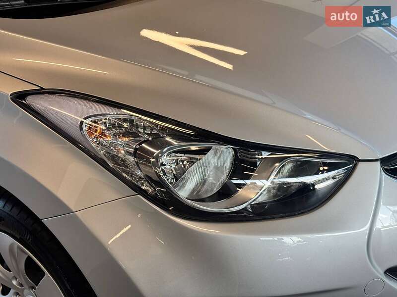 Седан Hyundai Elantra 2012 в Львове