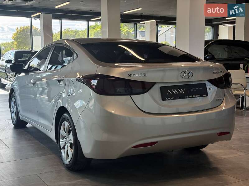 Седан Hyundai Elantra 2012 в Львове