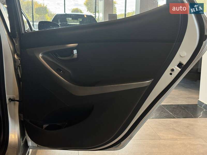 Седан Hyundai Elantra 2012 в Львове