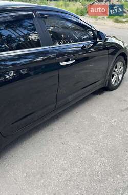 Седан Hyundai Elantra 2016 в 