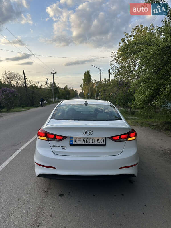 Седан Hyundai Elantra 2016 в Кривому Розі