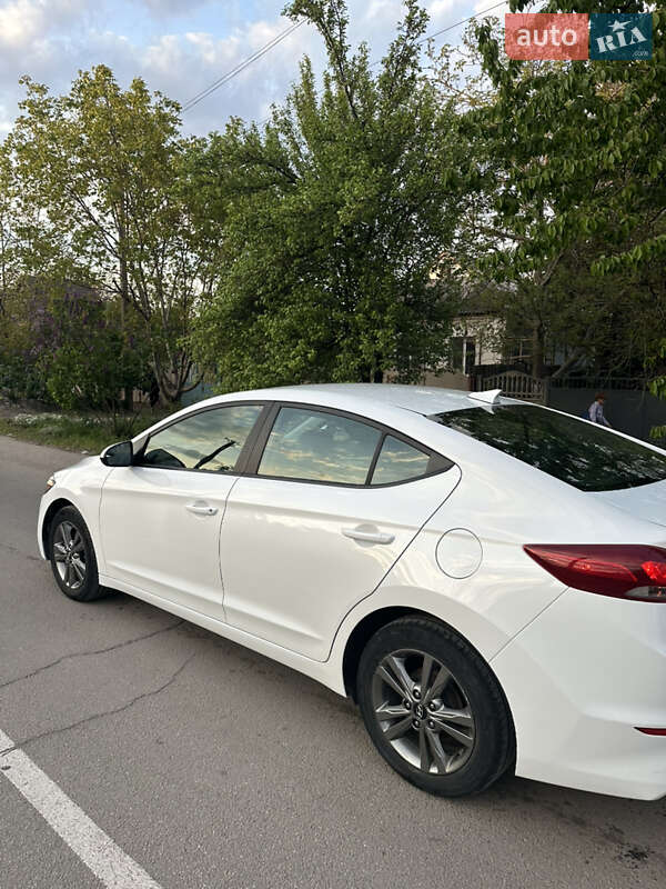 Седан Hyundai Elantra 2016 в Кривому Розі