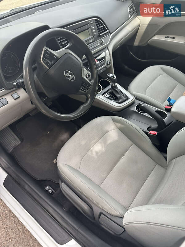 Седан Hyundai Elantra 2016 в Кривому Розі