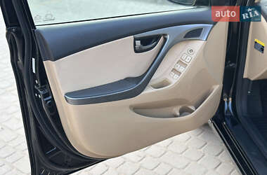 Седан Hyundai Elantra 2013 в 