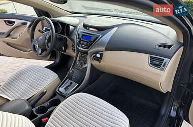 Седан Hyundai Elantra 2013 в 