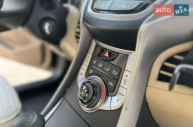 Седан Hyundai Elantra 2013 в 