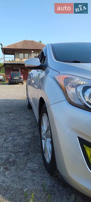 Хэтчбек Hyundai Elantra 2012 в Киеве