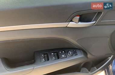 Седан Hyundai Elantra 2018 в 