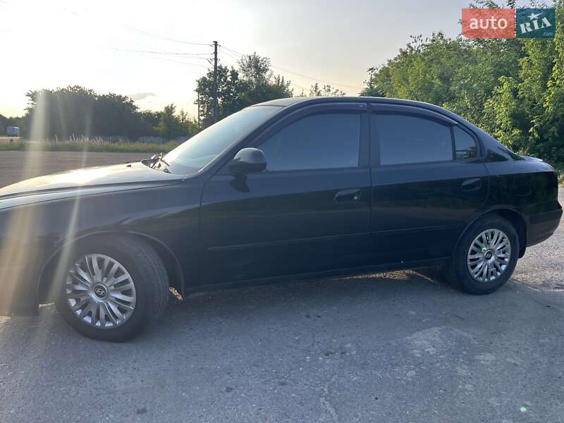 Седан Hyundai Elantra 2001 в Каменском