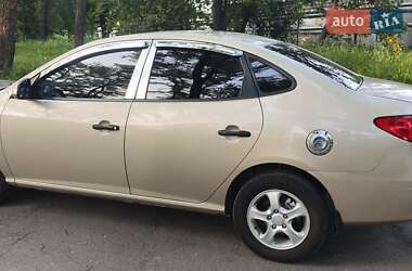 Седан Hyundai Elantra 2010 в 
