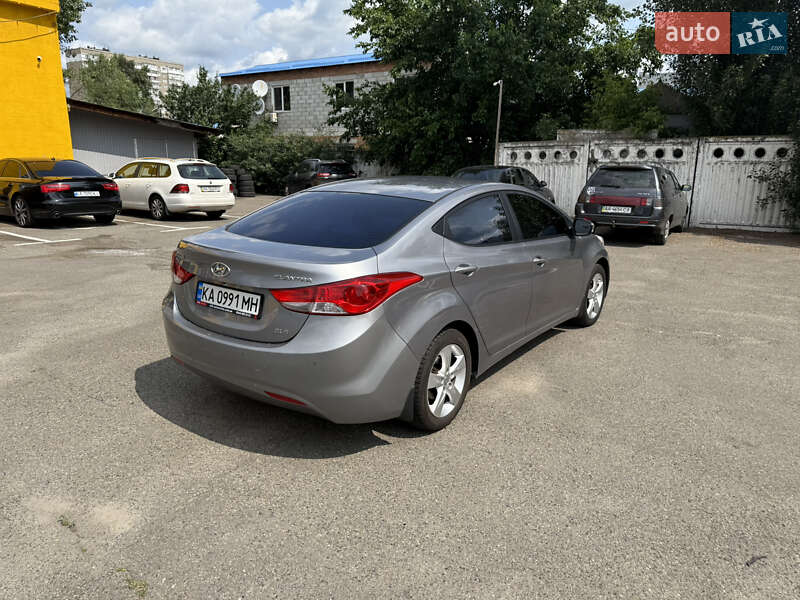 Седан Hyundai Elantra 2012 в 