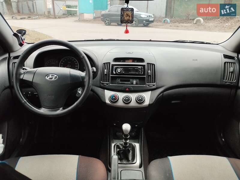 Седан Hyundai Elantra 2011 в Днепре