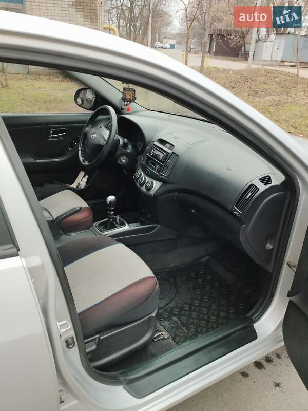 Седан Hyundai Elantra 2011 в Днепре