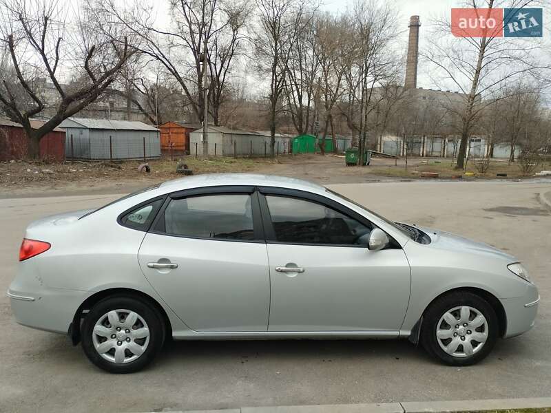Седан Hyundai Elantra 2011 в Днепре