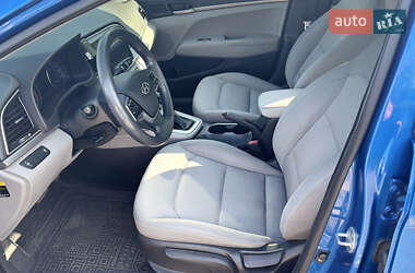 Седан Hyundai Elantra 2016 в 