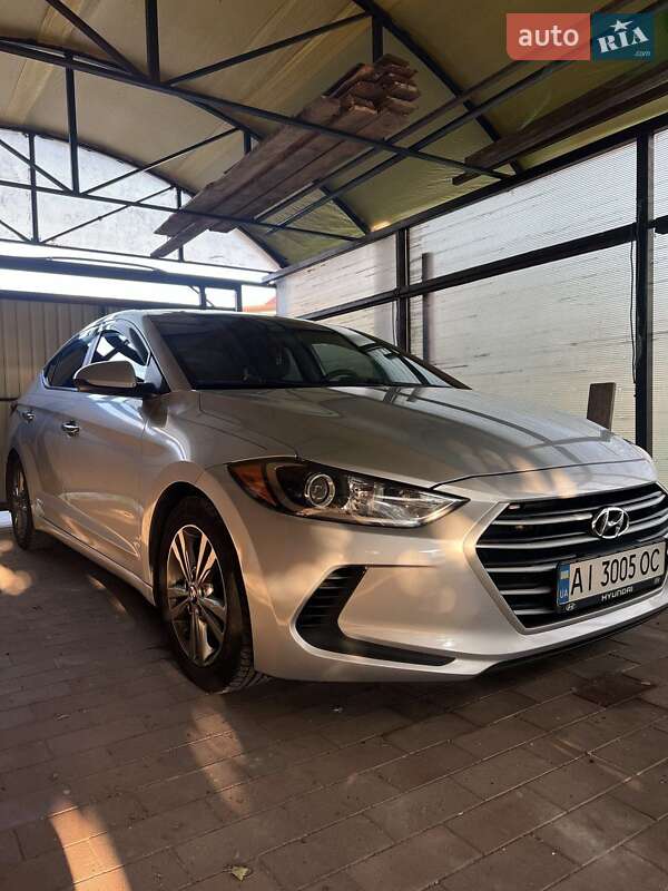 Седан Hyundai Elantra 2016 в Киеве