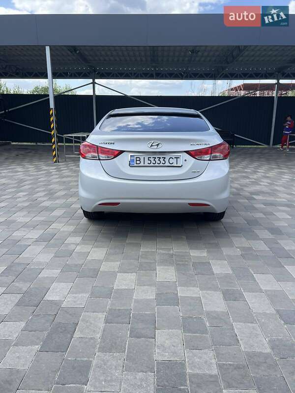 Седан Hyundai Elantra 2011 в Полтаве