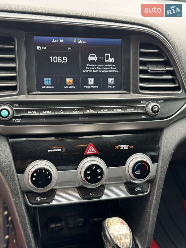 Седан Hyundai Elantra 2020 в Киеве