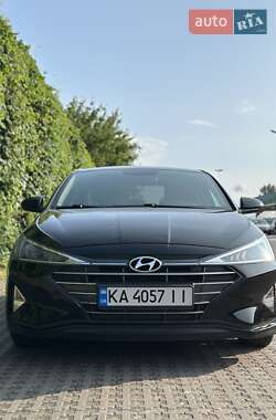 Седан Hyundai Elantra 2019 в Киеве
