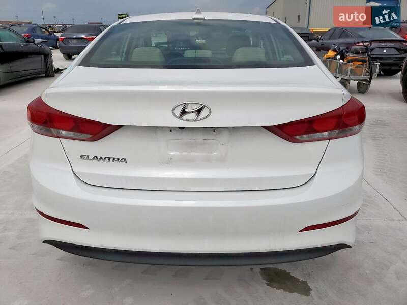 Седан Hyundai Elantra 2018 в Львове