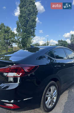 Седан Hyundai Elantra 2019 в 