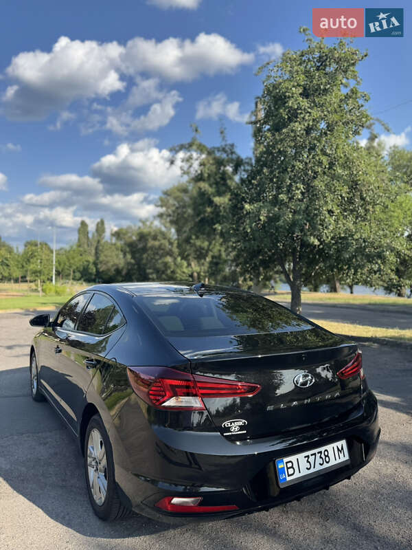 Седан Hyundai Elantra 2019 в 