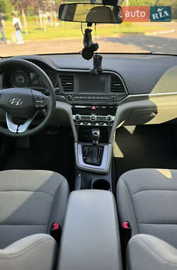Седан Hyundai Elantra 2019 в 