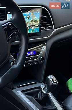 Седан Hyundai Elantra 2018 в 
