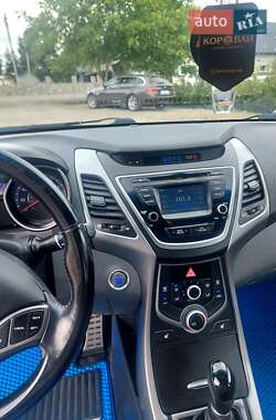 Седан Hyundai Elantra 2014 в 