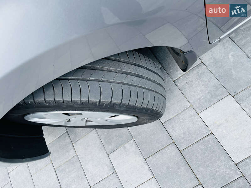 Седан Hyundai Elantra 2011 в Виннице