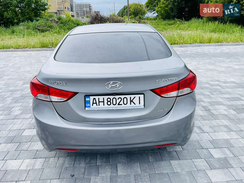 Седан Hyundai Elantra 2011 в Виннице