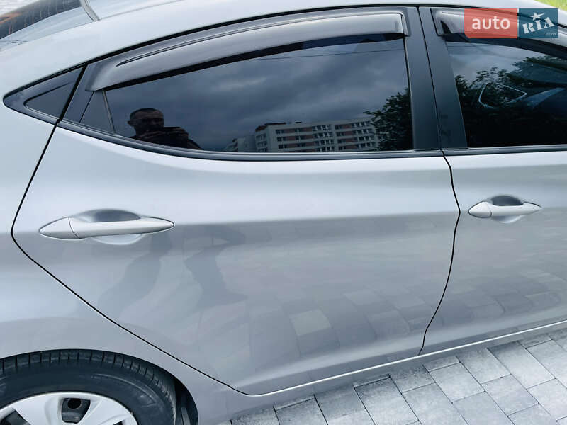 Седан Hyundai Elantra 2011 в Виннице