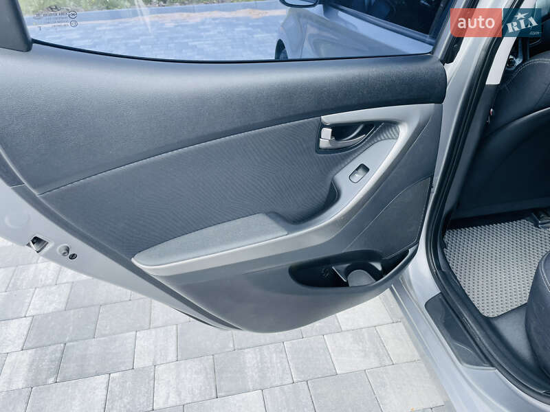 Седан Hyundai Elantra 2011 в Виннице
