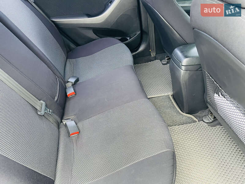 Седан Hyundai Elantra 2011 в Виннице