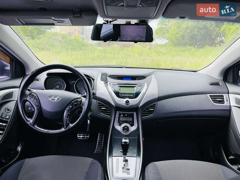Седан Hyundai Elantra 2011 в Виннице