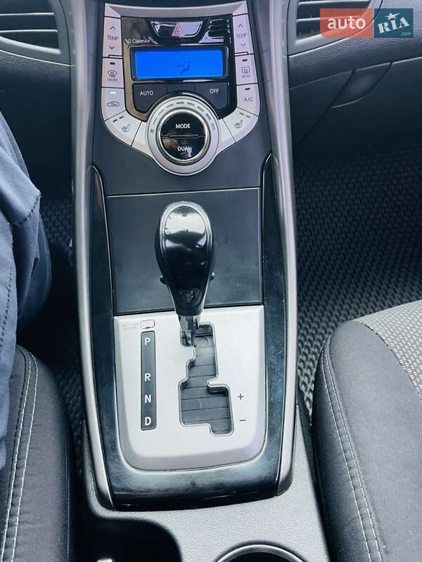 Седан Hyundai Elantra 2011 в Виннице