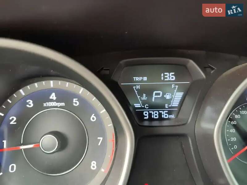 Седан Hyundai Elantra 2014 в Сумах