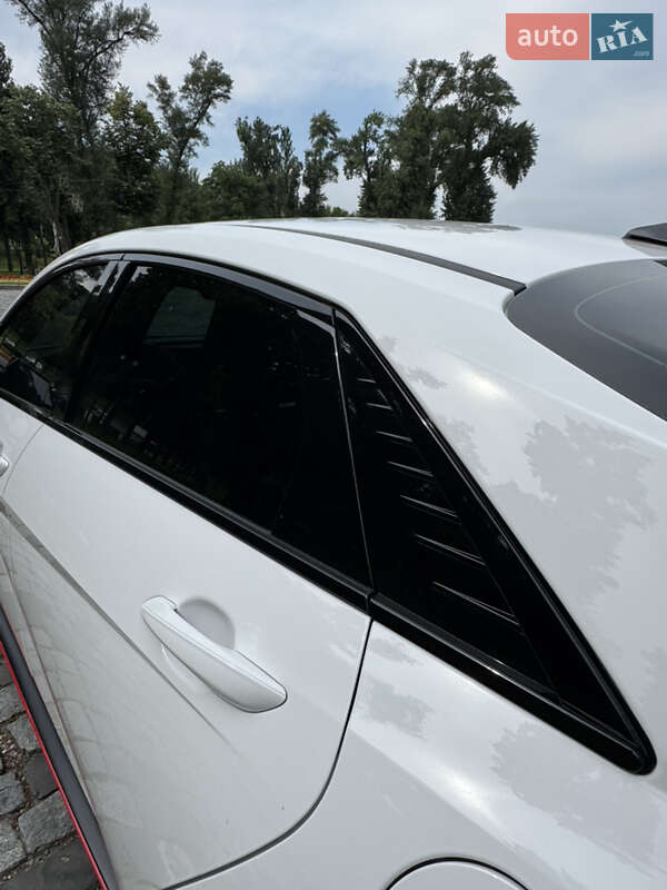 Седан Hyundai Elantra 2023 в Киеве