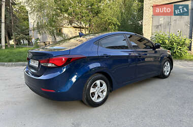 Седан Hyundai Elantra 2015 в 