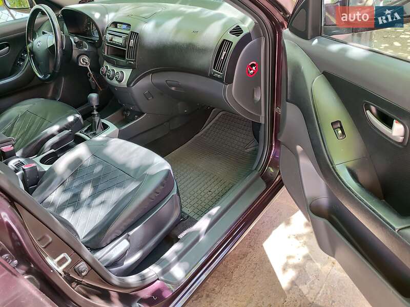 Седан Hyundai Elantra 2007 в Мукачевому