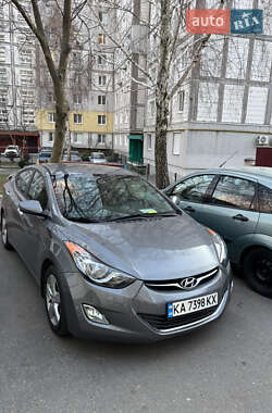 Седан Hyundai Elantra 2013 в Киеве