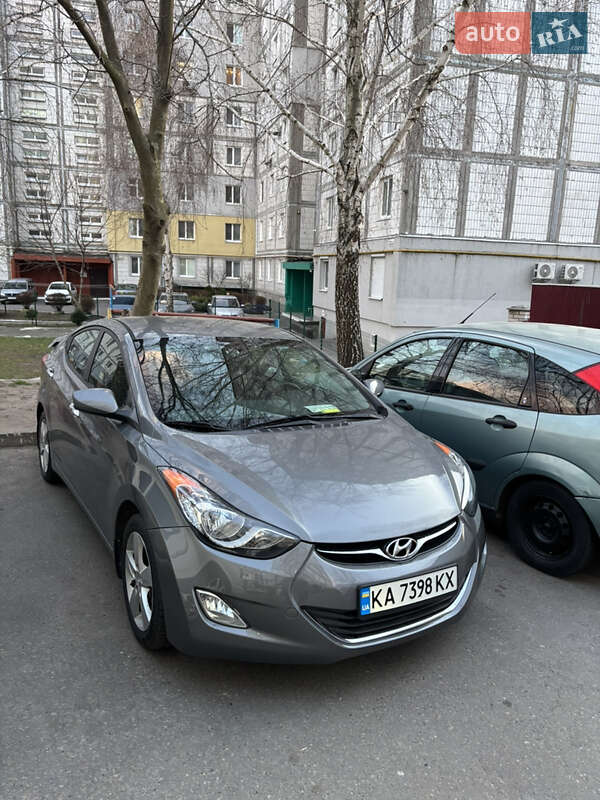 Hyundai Elantra 2013