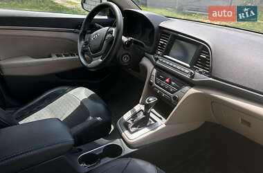 Седан Hyundai Elantra 2016 в 