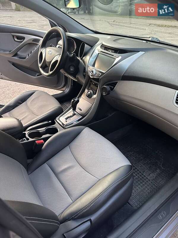 Седан Hyundai Elantra 2013 в Днепре