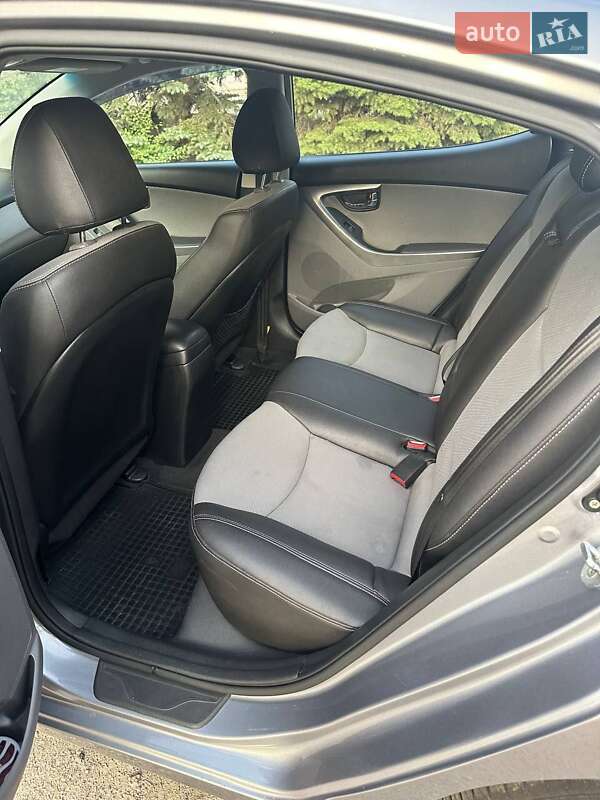 Седан Hyundai Elantra 2013 в Днепре