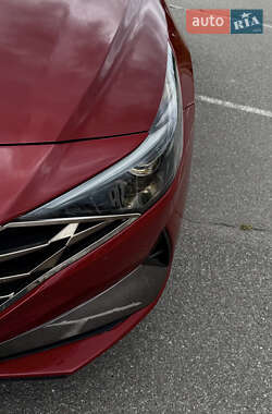 Седан Hyundai Elantra 2021 в 