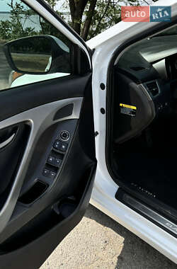 Седан Hyundai Elantra 2014 в 