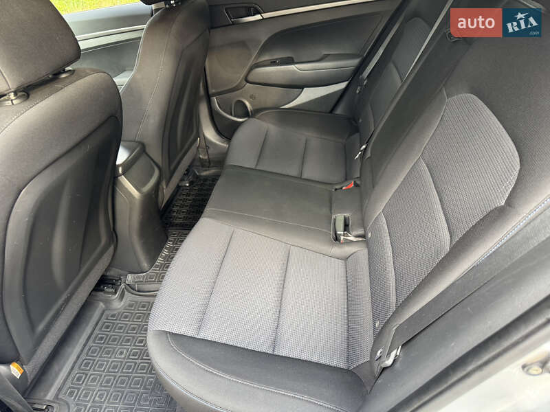 Седан Hyundai Elantra 2017 в Киеве